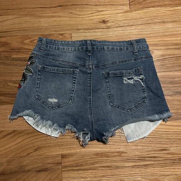 5 for $20 📢 1st Kiss Embroidered Tiger Distressed Jeans Denim Shorts High Rise - Picture 3 of 7